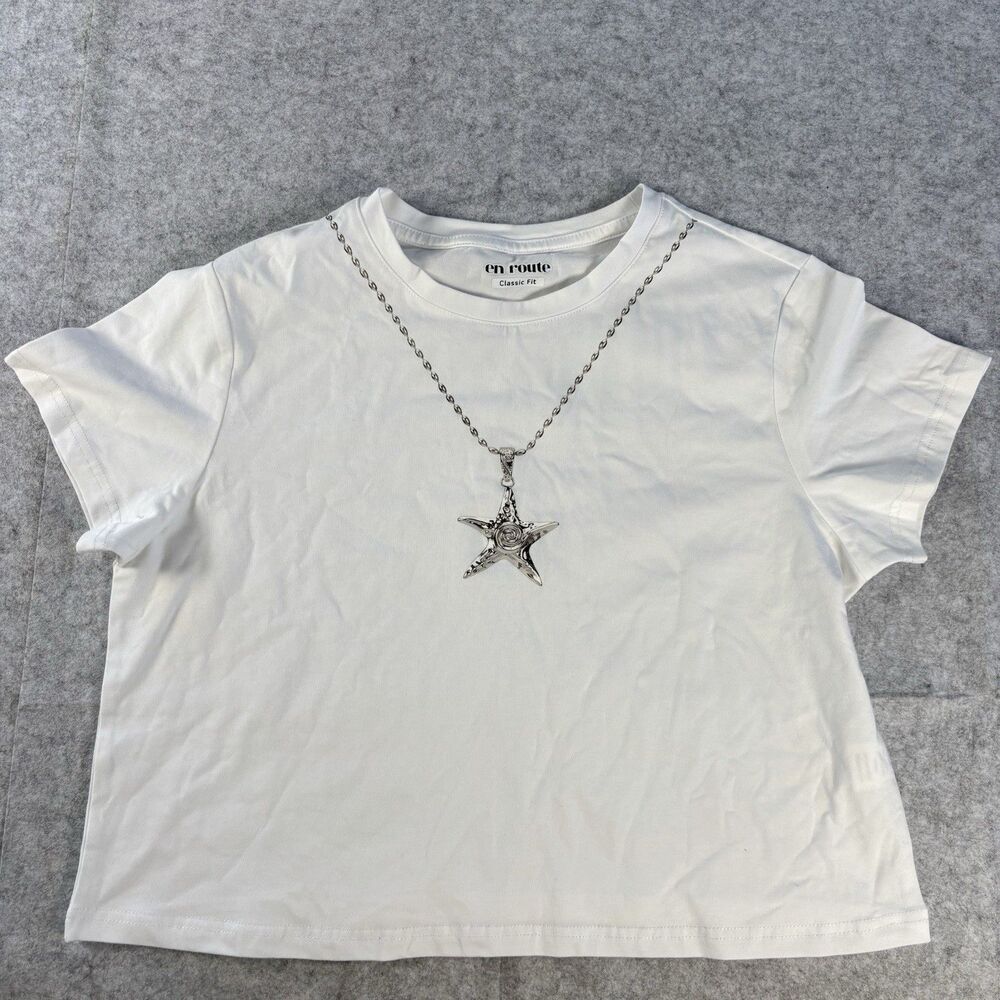 En Route White Starfish Baby Tee Cropped Graphic T-Shirt Classic Fit Cotton